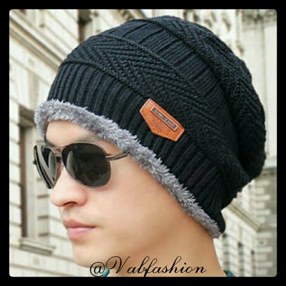 Other - BLACK FUR LINED KNIT BEANIE!🔥